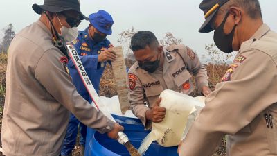 Polres Ketapang Hadir di Tengah Warga, Salurkan 8.000 Liter Air Bersih Gratis Siap Konsumsi